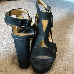 Nine West black suede heel